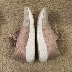 New Balance pink sneakers SZ 8